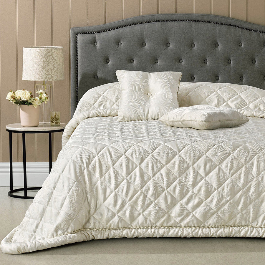 Looking for a classic, traditional bedspread?