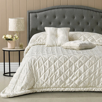 Looking for a classic, traditional bedspread?