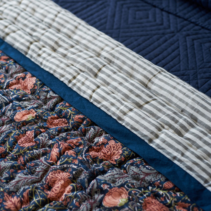 Bloom reversible bed runner