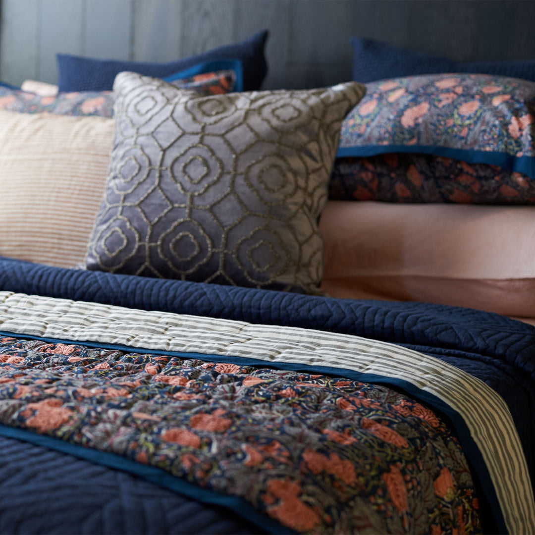 Bloom reversible bed runner