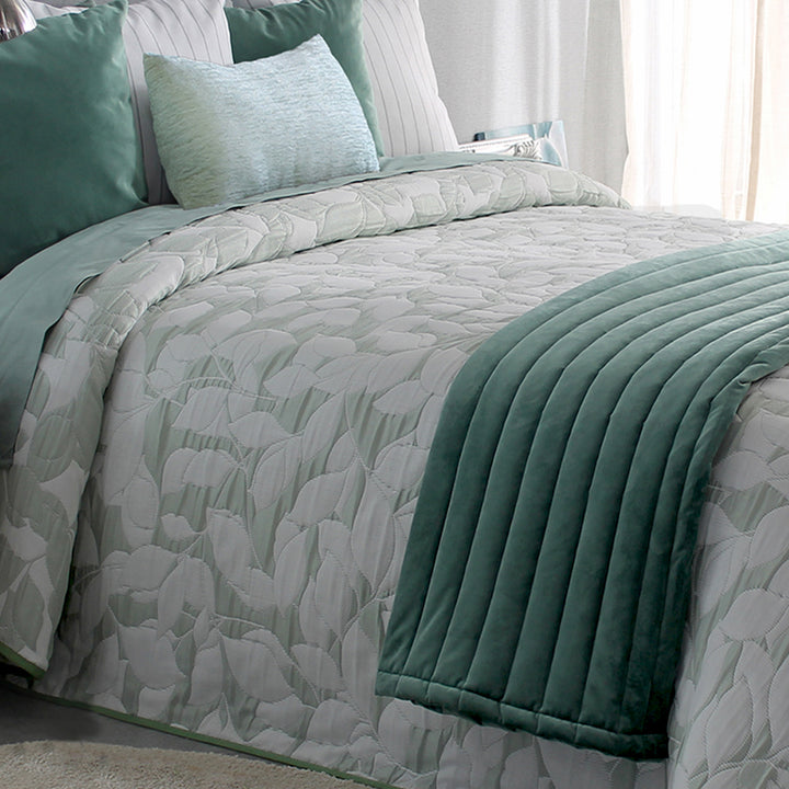 Ocanya reversible bedspread sage