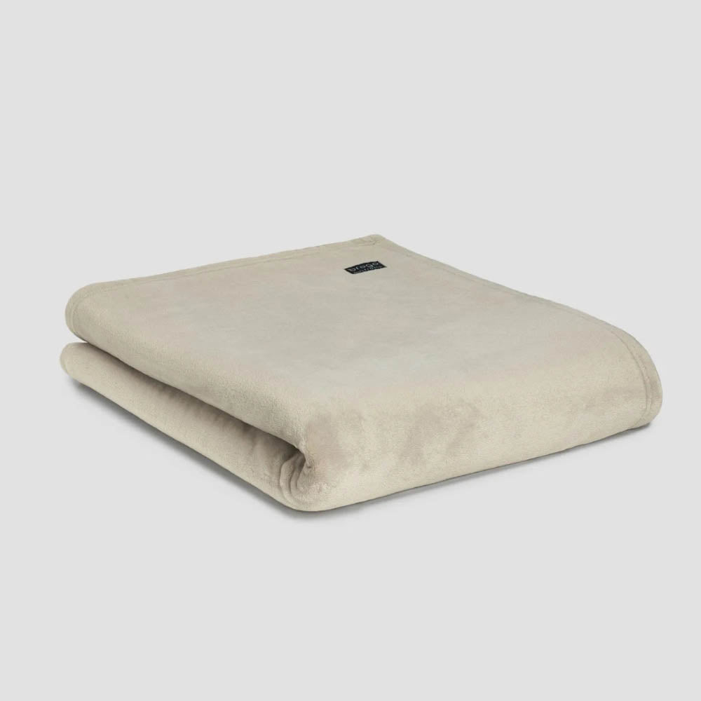 Brogo Micro Mink Throws Sand