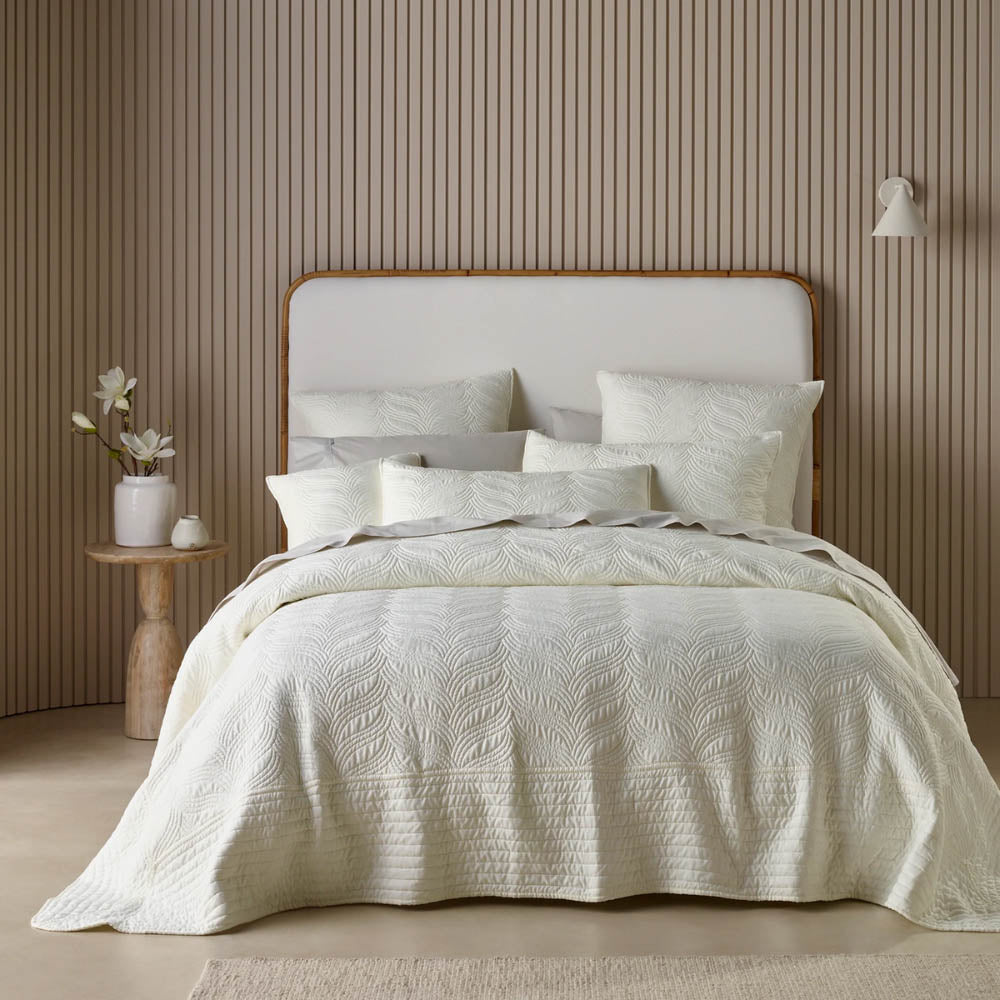 Kamala Cream Bedspread Set