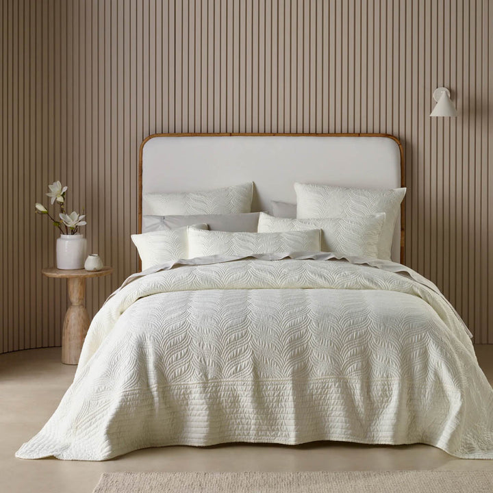 Kamala Cream Bedspread Set