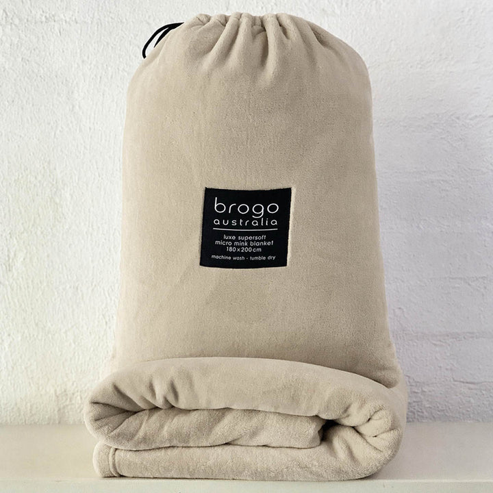 Brogo Micro Mink Throws Sand