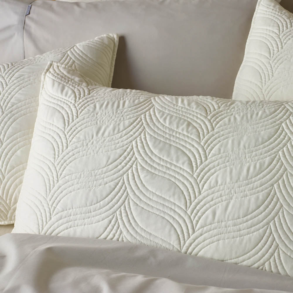 Kamala Cream Bedspread Set