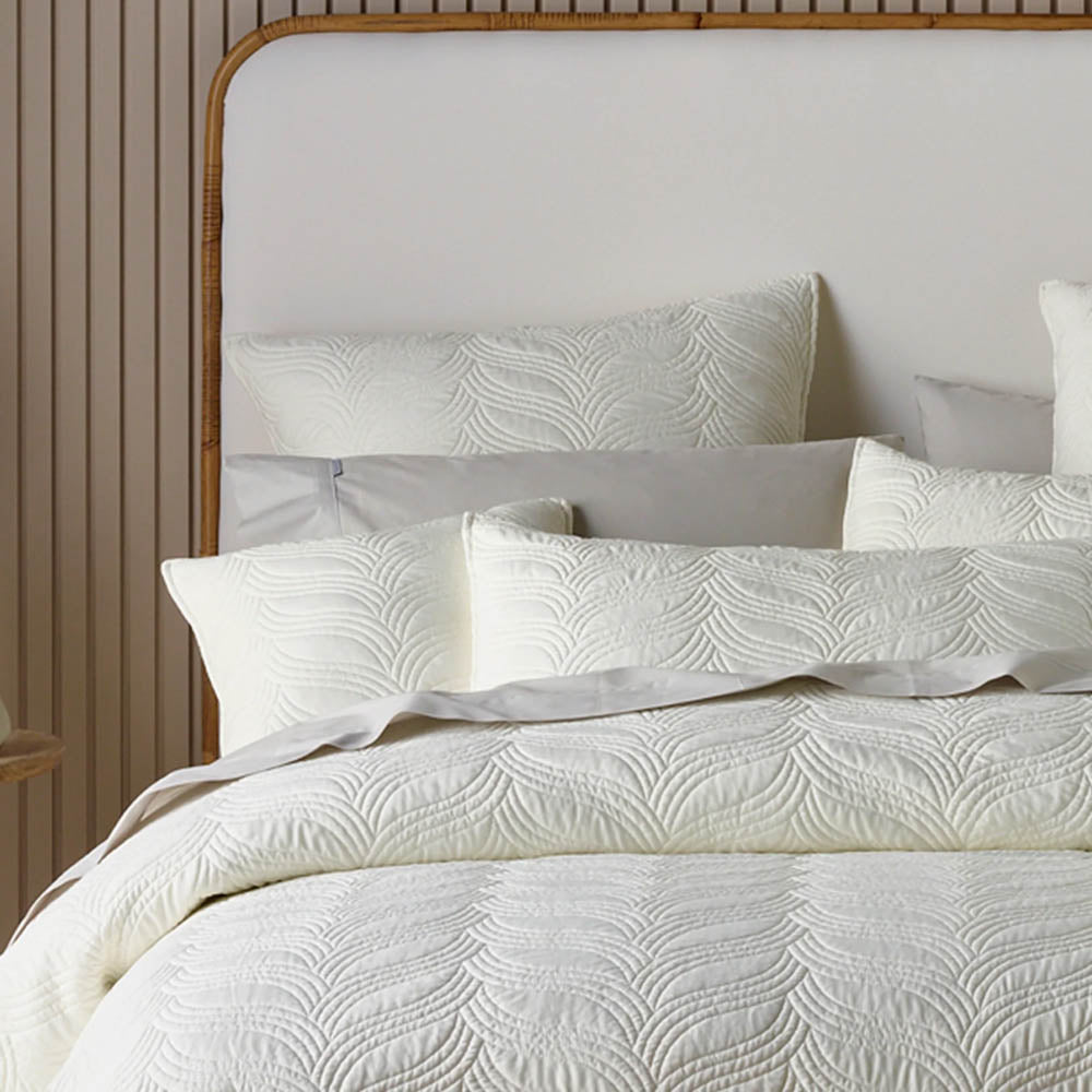 Kamala Cream Bedspread Set
