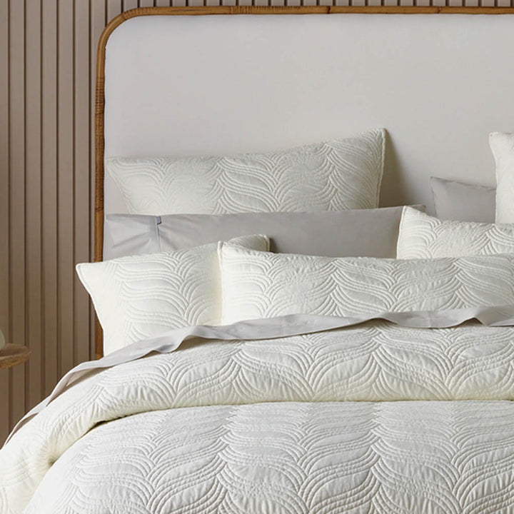 Kamala Cream Bedspread Set