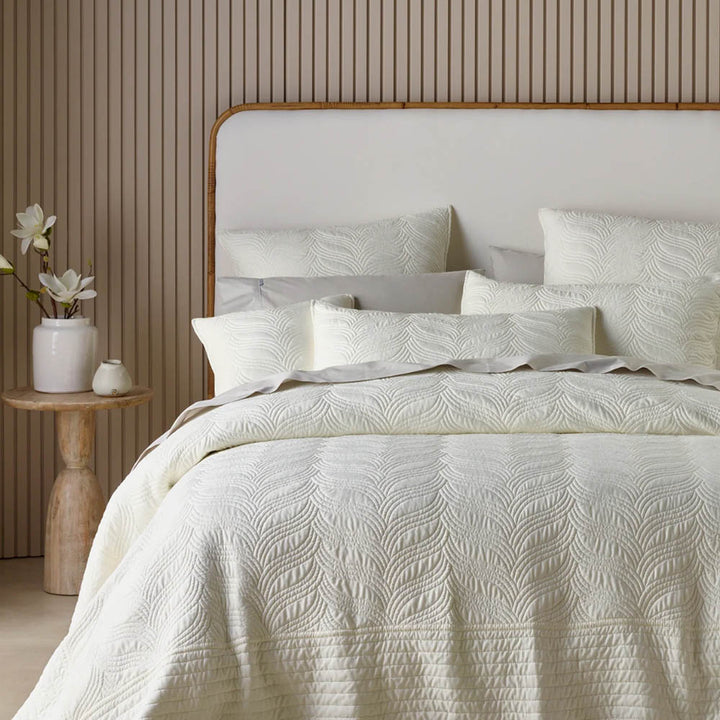 Kamala Cream Bedspread Set