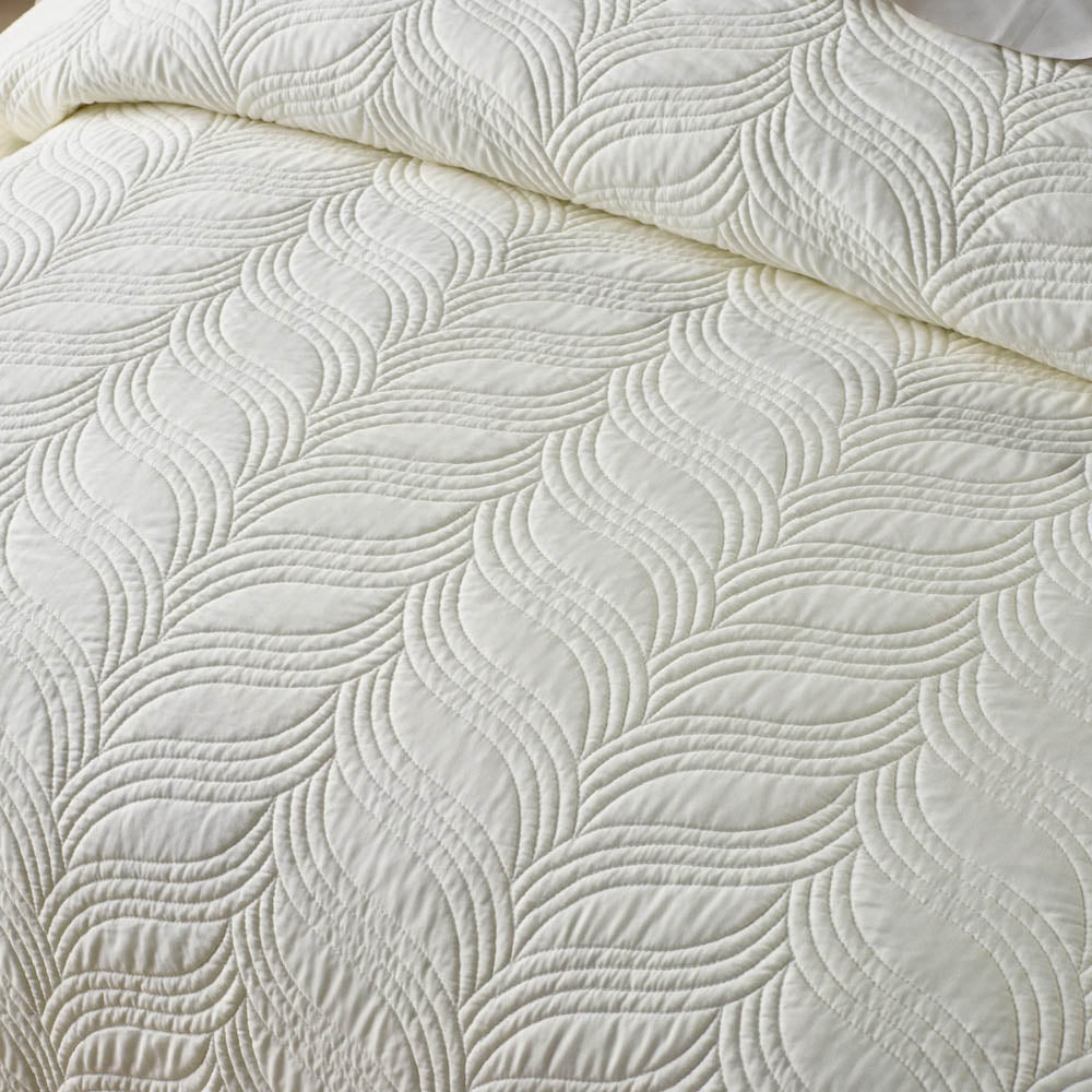 Kamala Cream Bedspread Set